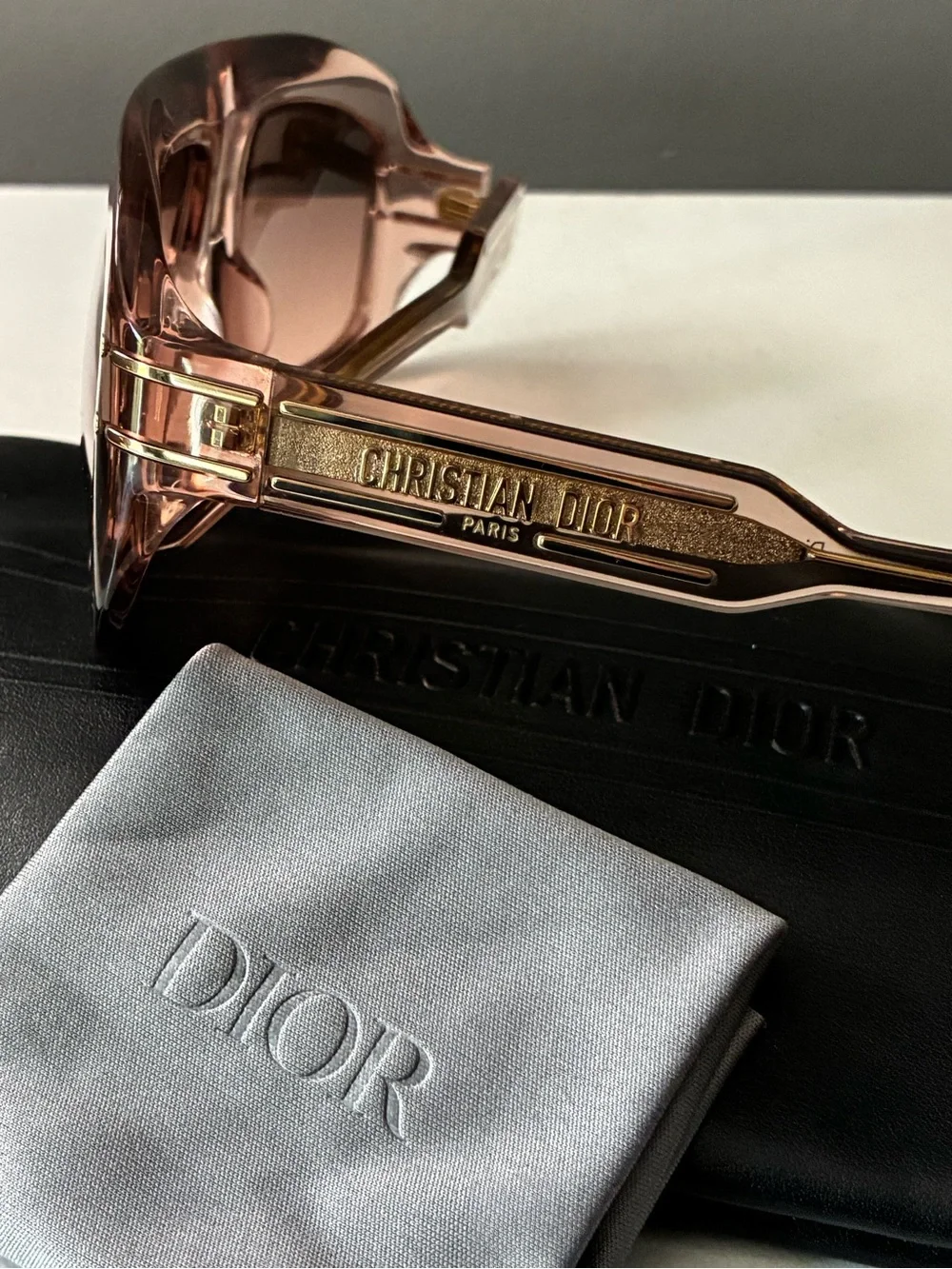 New! Christian Dior Après Ski Sunglasses - Light Coral with Case & Silk Cleaner